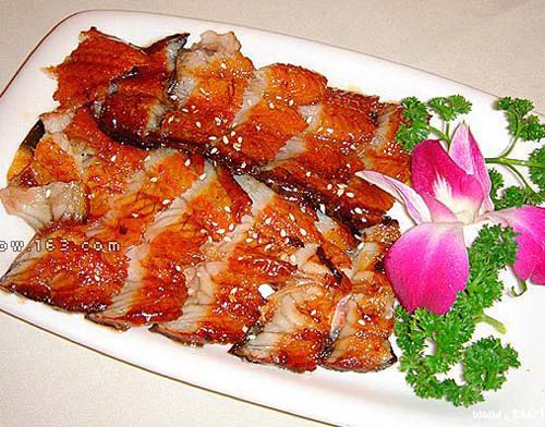 疼爱!詹姆斯因抽筋前往更衣室 铁人也需求休息|星空·综合体育(图1) 星空综合